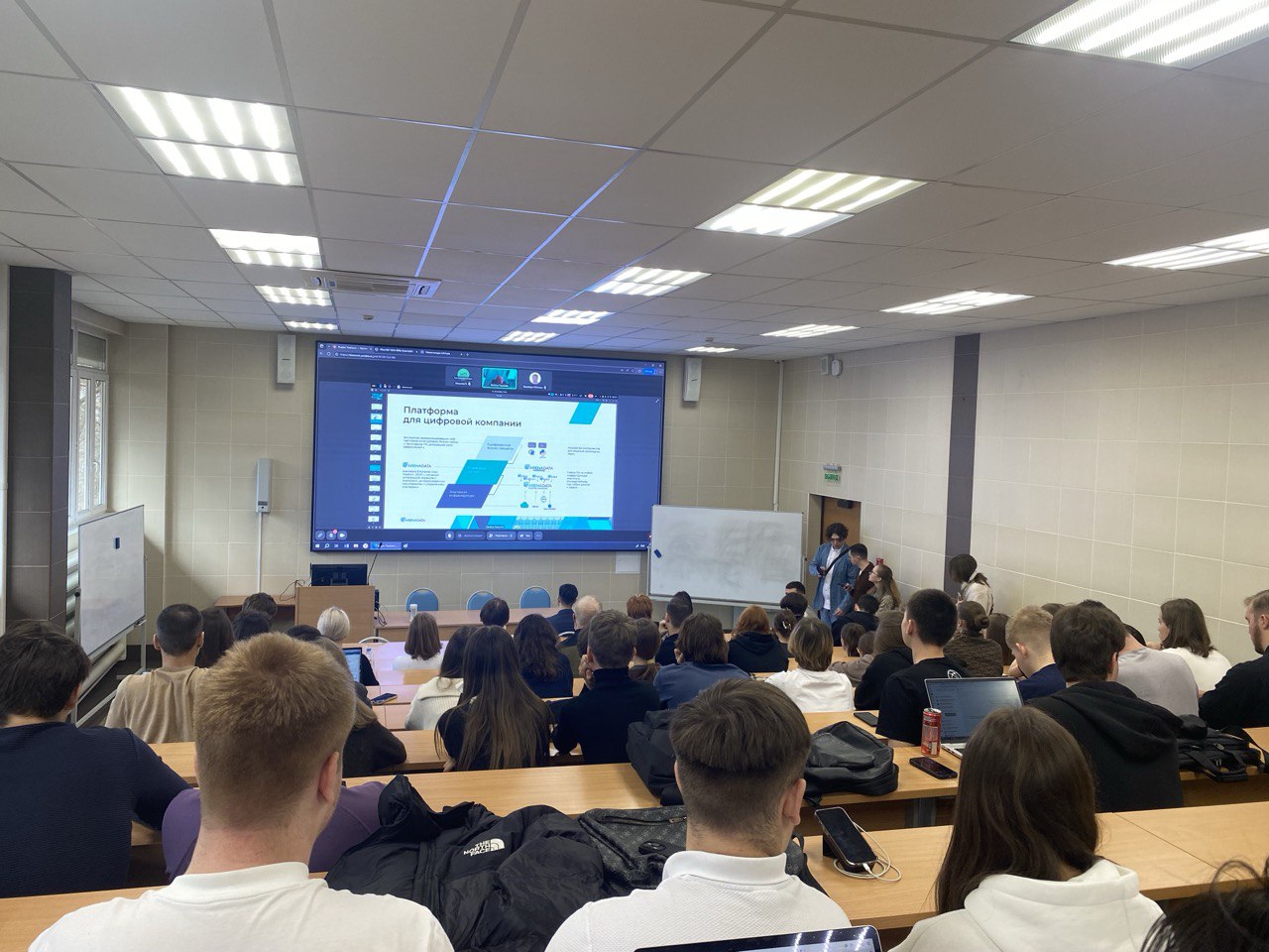 Динамический план запроса отображает выполнение этапов в реальном времени